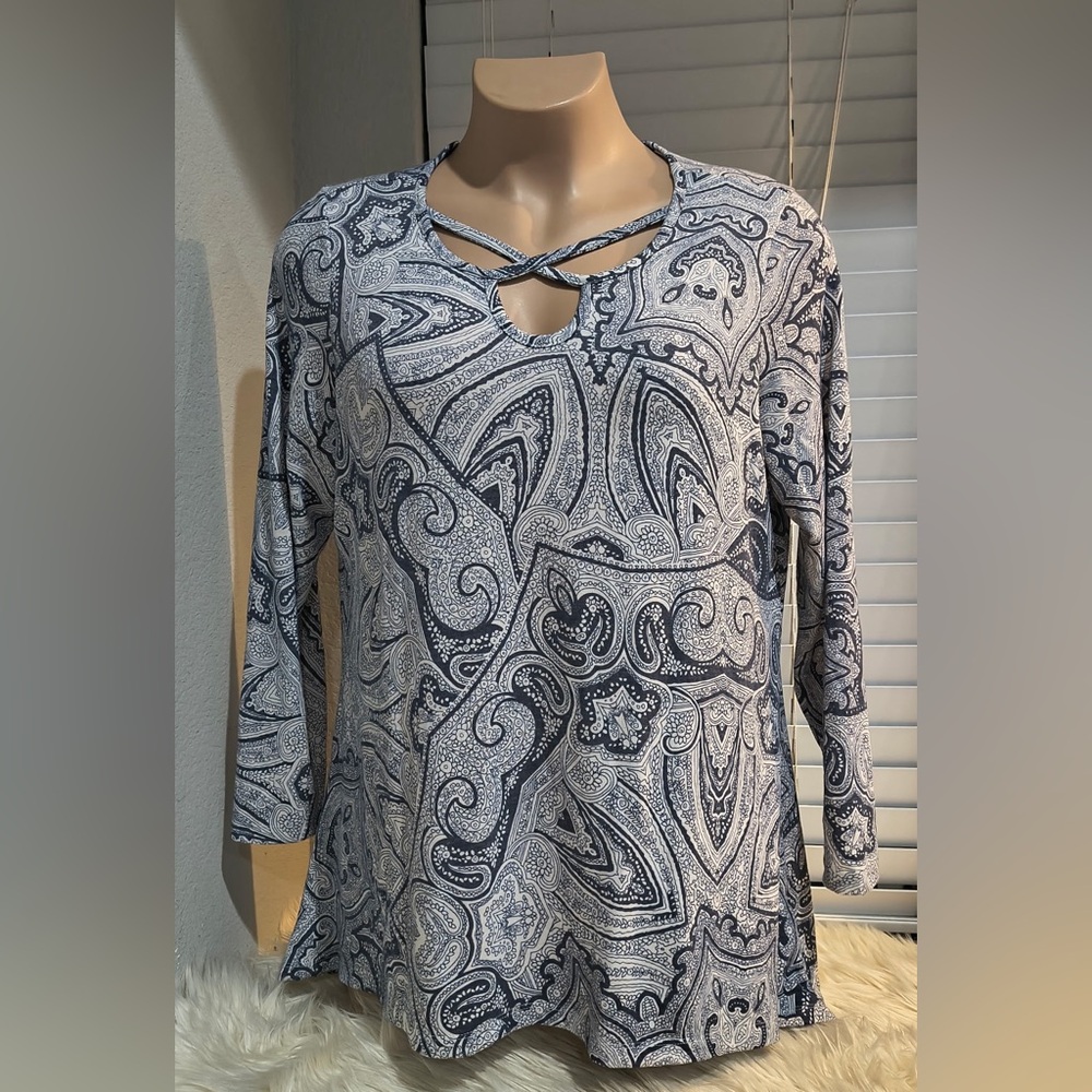Avenue Women’s 2X Lightweight Sweater